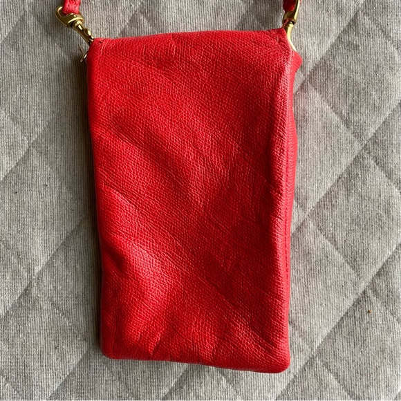 Clare V. Camille - Picture 7 of 10